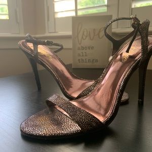 Stiletto sandals that shimmer